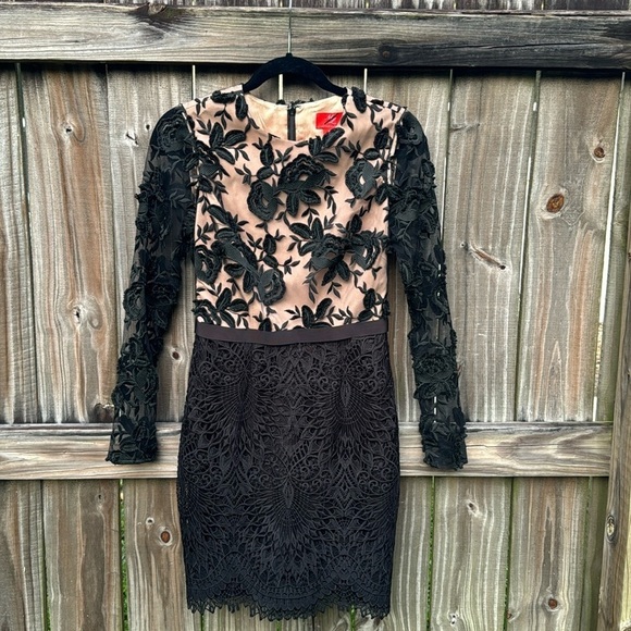 ML Monique Lhuillier Calypso Lace Dresss, size 2 - Picture 6 of 13